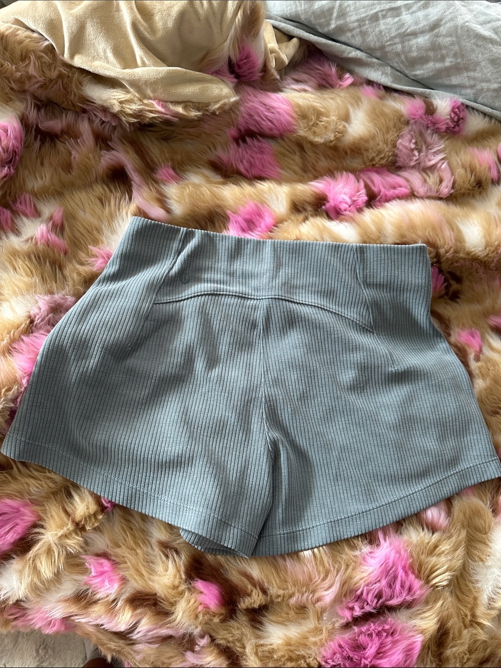 Lululemon ribbed shorts - Picture 3 of 5